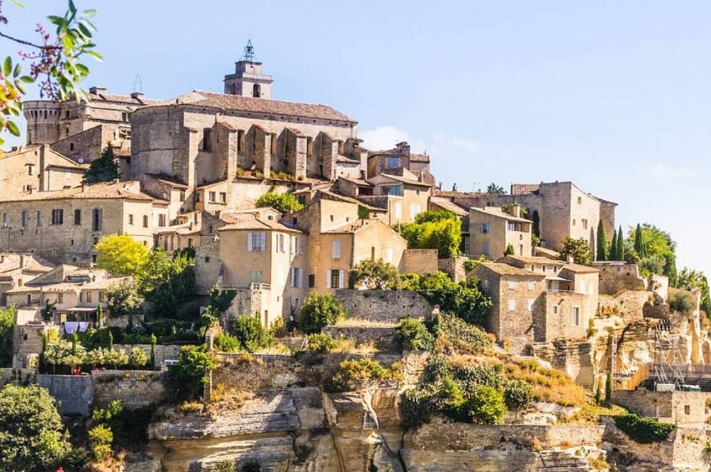 Aire camping-car  Robion (84440) - Photo 2